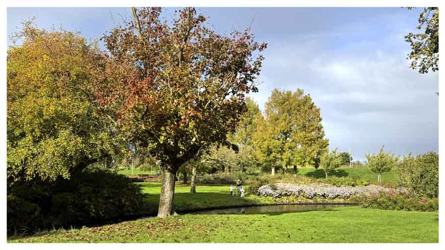 Herfst in het Seringenpark, samen met de kinderen op speurtocht.
