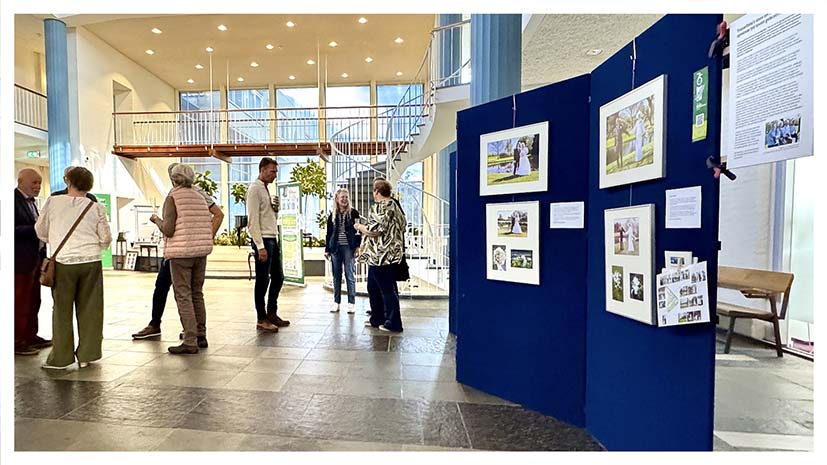 Opening van de expositie in de Burgerzaal van het raadhuis van Aalsmeer